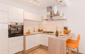 2 Bedroom Amazing Home In Galizana 