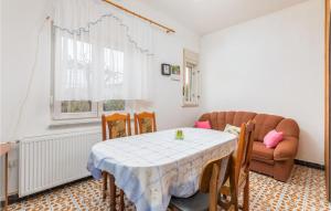 Lovely Apartment In Fazana With Kitchen 