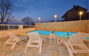 3 Bedroom Pet Friendly Home In Krusevo 