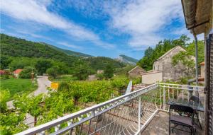 1 Bedroom Awesome Apartment In Svinisce 