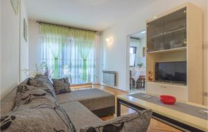 4 Bedroom Pet Friendly Home In Stinjan 