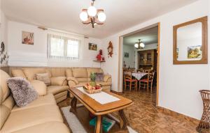 2 Bedroom Beautiful Home In Plaski 