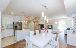 Luxurious Home In Gromaca