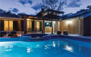 Gorgeous Home In Rezanci With Jacuzzi 