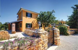 Gorgeous Home In Rezanci With Jacuzzi