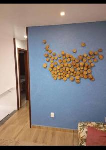 Casa de 03 quartos com piscina e churrasqueira quase pé na areia