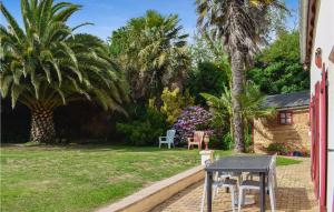 Maisons de vacances 3 Bedroom Awesome Home In Lezardrieux : photos des chambres