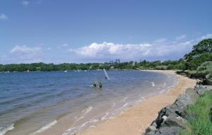 Maisons de vacances 3 Bedroom Awesome Home In Lezardrieux : photos des chambres