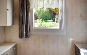 Maisons de vacances 3 Bedroom Awesome Home In Lezardrieux : Maison de Vacances 3 Chambres 