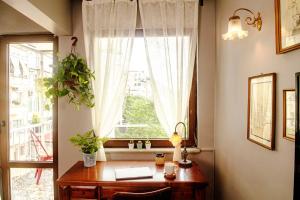 A Cozy, Quiet Home with Great View in City Center