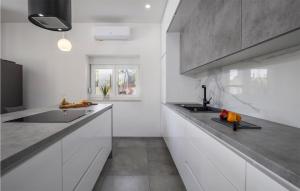 Nice Home In Sucuraj With Wifi