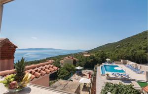 3 Bedroom Cozy Apartment In Labin 