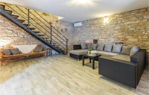 Gorgeous Home In Peruski With Wifi