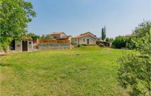 Two-Bedroom Holiday Home Sarici With An Outdoor Swimming Pool 08