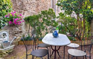 Maisons de vacances Cozy Home In Plouguerneau With Wifi : photos des chambres