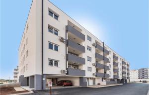 2 Bedroom Gorgeous Apartment In Pula