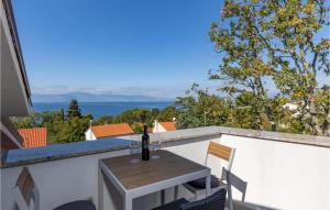 Lovely Apartment In Njivice With House Sea View 