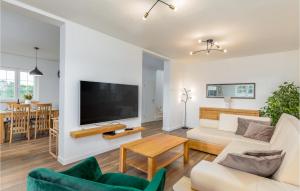 Amazing Home In Zminj 