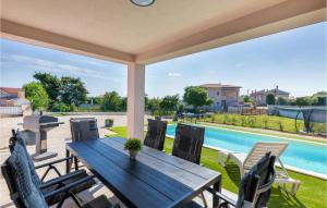 3 Bedroom Gorgeous Home In Pula 