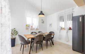 3 Bedroom Gorgeous Home In Pula 