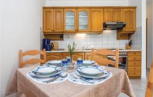 Two-Bedroom Apartment In Supetar