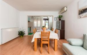 Lovely Apartment In Pula With Wifi