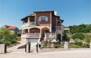 Three-Bedroom Apartment Maslenica With Sea View 08