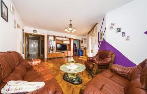 Three-Bedroom Apartment Maslenica With Sea View 08