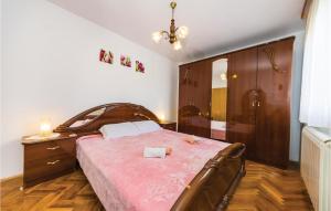 Three-Bedroom Apartment Maslenica With Sea View 08