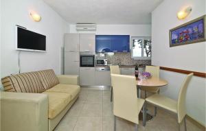 2 Bedroom Gorgeous Apartment In Trogir 