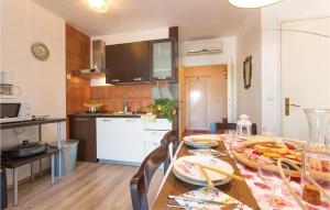 Beautiful Apartment In Klimno With Wifi 