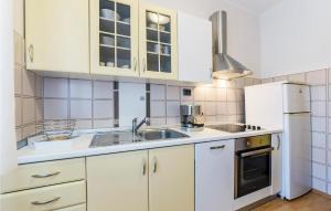 2 Bedroom Beautiful Apartment In Valtura 
