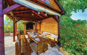 6 Bedroom Gorgeous Home In Kastel Stari 
