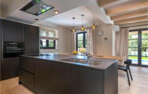 5 Bedroom Nice Home In Manjadvorci