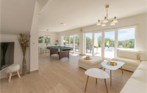 Awesome Home In Radosinovci