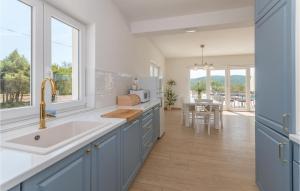 Awesome Home In Radosinovci