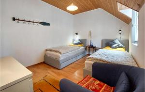 Maisons de vacances Cozy Home In Plouguerneau With Wifi : photos des chambres