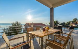 Three-Bedroom Holiday Home In Jesenice