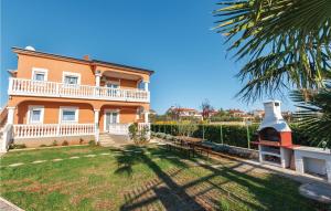 Four-Bedroom Apartment With Sea View In Vodnjan