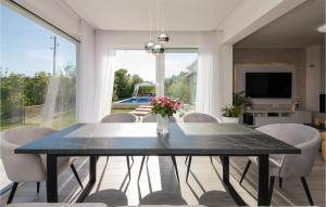 Cozy Home In Veliki Brocanac