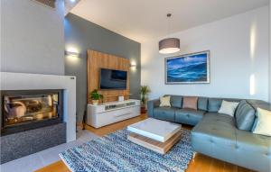 Three-Bedroom Holiday Home In Jesenice