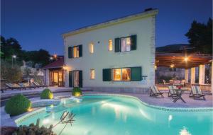 7 Bedroom Gorgeous Home In Grabovac