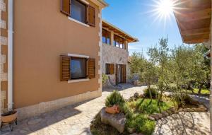 Gorgeous Home In Zgaljici With Sauna