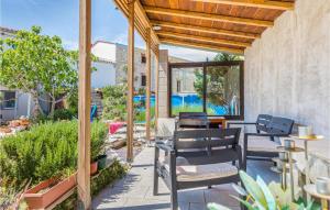 2 Bedroom Cozy Apartment In Vodnjan