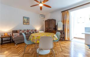 Nice Apartment In Duce With Wifi