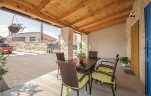 2 Bedroom Amazing Home In Rovinj 