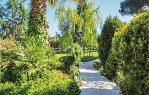 Maisons de vacances Beautiful Home In Beziers With Wifi : photos des chambres