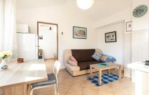 1 Bedroom Cozy Apartment In Vir