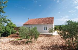 Two-Bedroom Holiday Home In Radonic