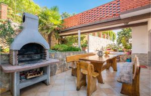 3 Bedroom Nice Apartment In Krk 